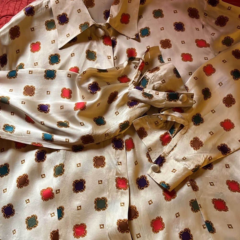 100% silk button up blouse - Picture 3 of 8